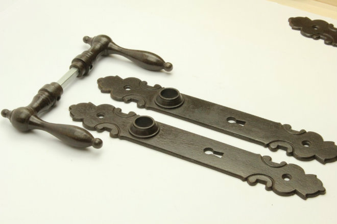 Drücker-Set Biedermeier aus Eisen - antik - mit Langschild - BB 72 Drücker-Set Biedermeier Eisen antik mit Langschild BB 72
