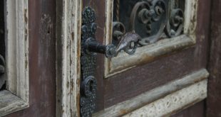 Ehrwürdige Türen lieber restaurieren statt ersetzen
