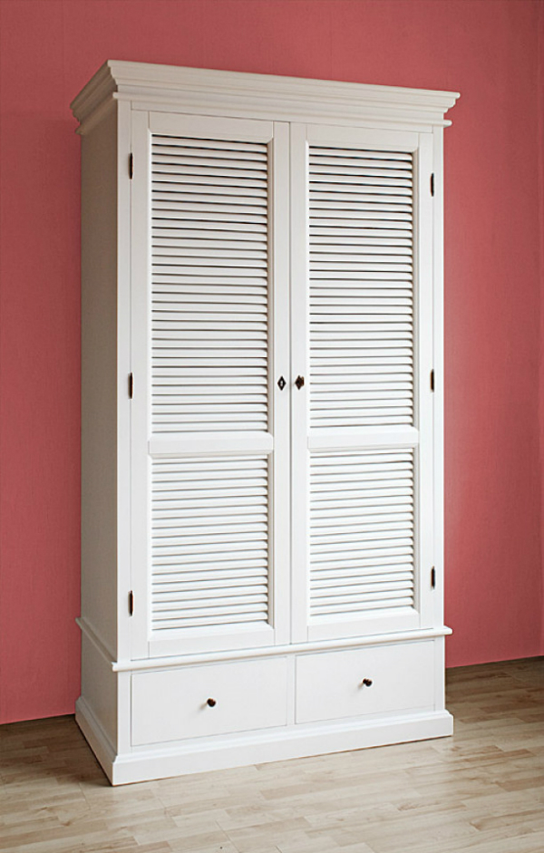 Lamellenkleiderschrank "CLAIRE" aus mattweiß lackiertem Pinienholz Lamellenkleiderschrank CLAIRE aus Pinienholz mattweiß lackiert