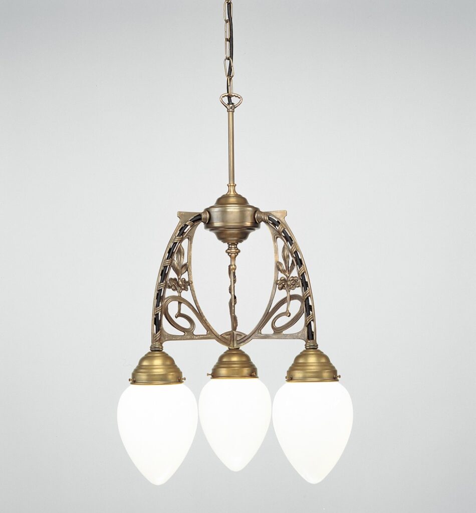 Kronleuchter D70-123op | Schirmfarbe: Opalweiß | Gestell: Berliner Messing Kronleuchter im Jugendstil