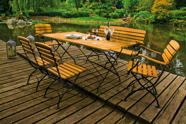 Gartentisch-mit-Rahmen-Robinie-Maja