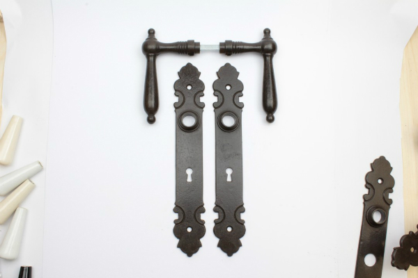 Biedermeier Türdrücker aus massivem Eisen antik patiniert + Langschild BB 72 Biedermeier Tuerdruecker aus massivem Eisen antik patiniert + Langschild BB 72