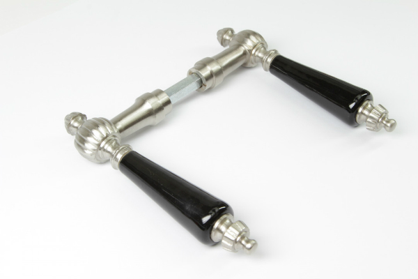 Türdrücker aus massivem Messing (vernickelt) | die matte Oberfläche wurde zum Schutz der Vernickelung lackiert drueckerpaar-messing-massiv-nickel-matt