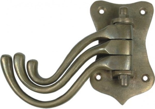 Garderobenhaken aus Messing, patiniert | Grundplatte: 50x82 mm | Ausladung/Tiefe: 107 mm garderobenhaken-messing-patiniert-1330