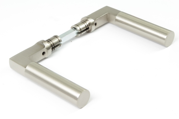Bauhaus Türdrücker aus massivem Messing | matt | vernickelt bauhaus-tuerdruecker-aus-massivem-messing-matt-vernickelt