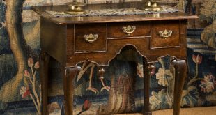 alter Schrank mit Beschlägen