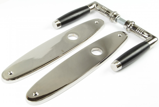 Bauhaus Türdrücker aus massivem Messing glänzend vernickelt + Langschild ohne Bohrung Bauhaus Türdrücker aus massivem Messing glänzend vernickelt + Langschild ohne Bohrung