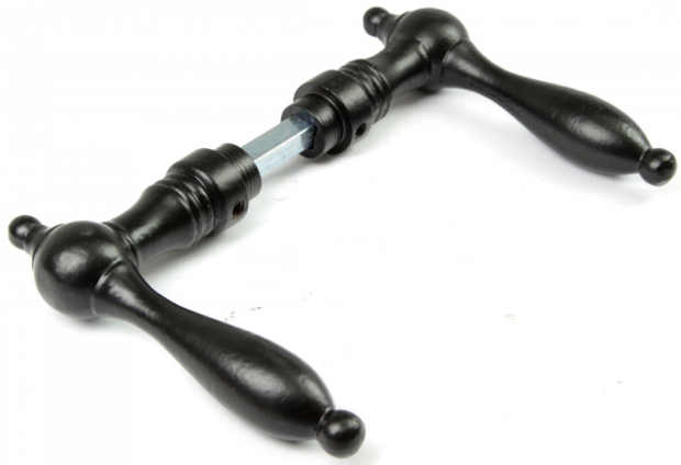 Biedermeier Türdrücker aus massivem Eisen matt schwarz pulverbeschichtet Biedermeier Türdrücker aus massivem Eisen matt schwarz pulverbeschichtet