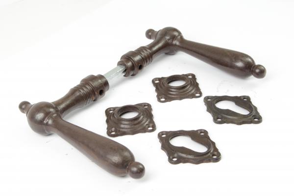 Biedermeier Türdrücker aus massivem Eisen antik patiniert + Schlüsselrosetten PZ