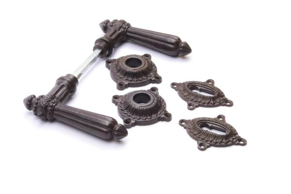 Türdrücker aus massivem Eisen antik patiniert + Schlüsselrosetten BB