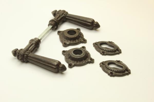 Türdrücker aus massivem Eisen antik patiniert + Schlüsselrosetten PZ