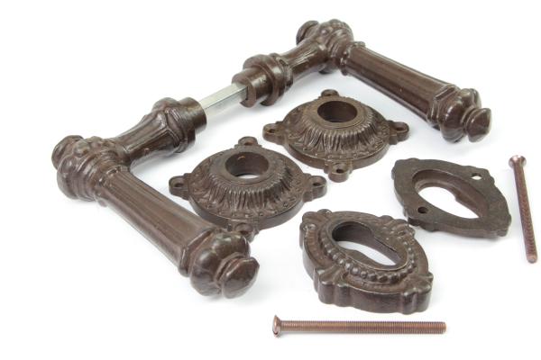 Gründerzeit Türdrücker aus massivem Eisen antik patiniert + Schlüsselrosetten PZ